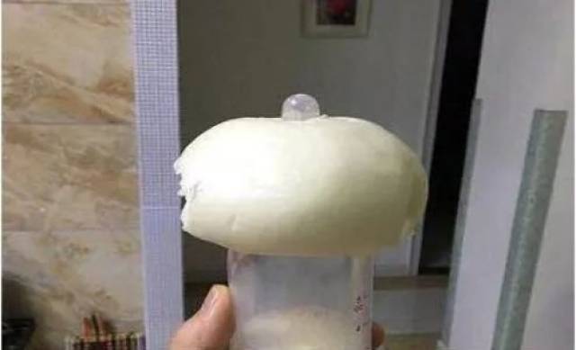 为了让宝宝吃口奶,奶爸奶妈们真是使出了十八般武艺.
