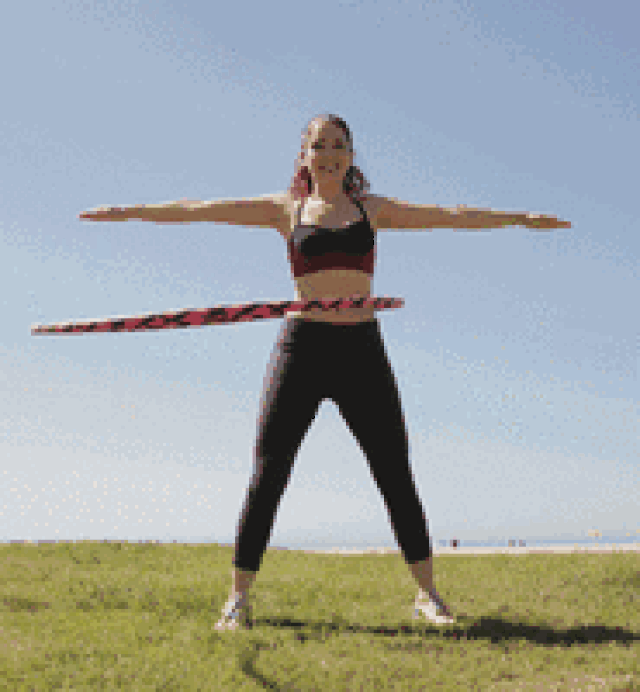 呼啦圈运动是完全可以利用零碎时间完成滴,比如说看电视的时候就可以