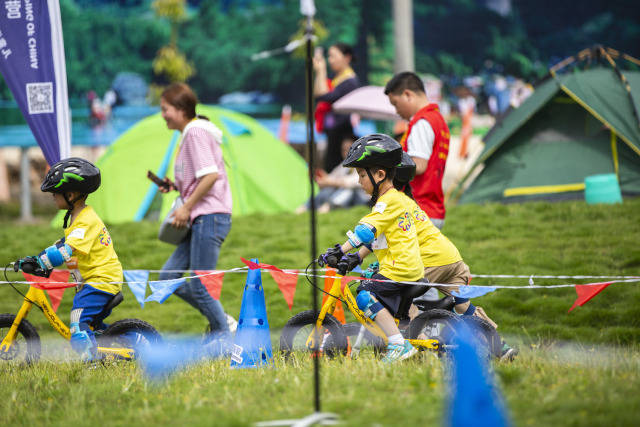 音乐节上的滑步车比赛这样玩?听听幼儿园园长