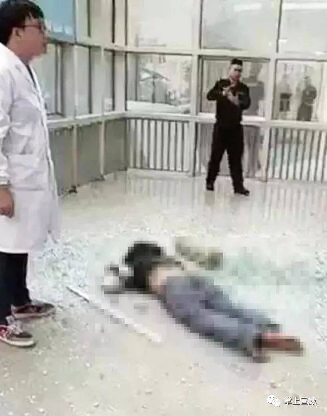 云南17岁少年撞人后无力赔偿,在医院跳楼自杀身亡