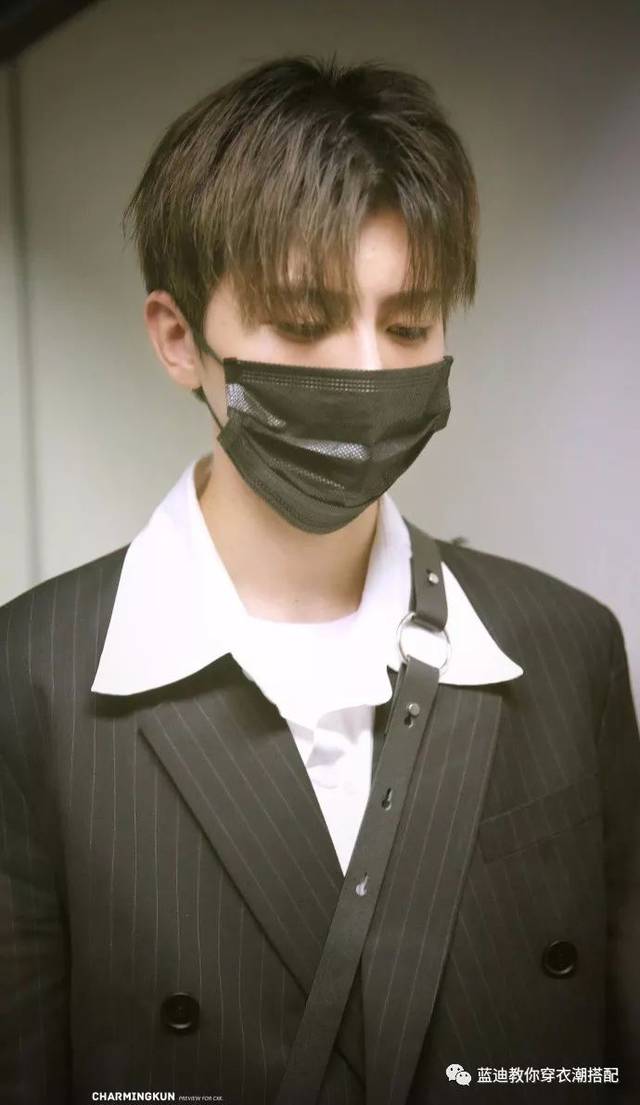 蔡徐坤 180503 北京上海 机场私服 西服套装:monosewing包包:add