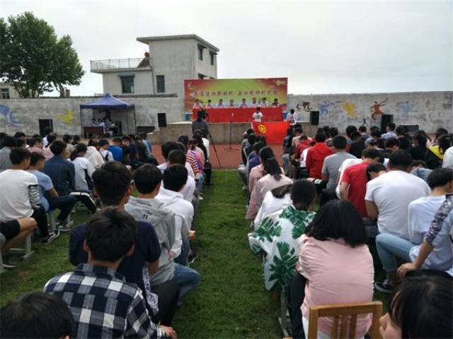 肥东县众兴中学开展主题团日暨"十八岁成人礼"活动