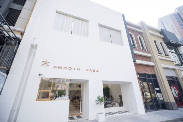确实,这间汉街"火锅一条街"内的网红新店smooth思木甜品,是我近期在