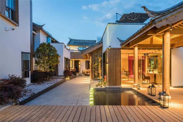 住进这11栋白色房子里,雪山脚下玩转丽江风情