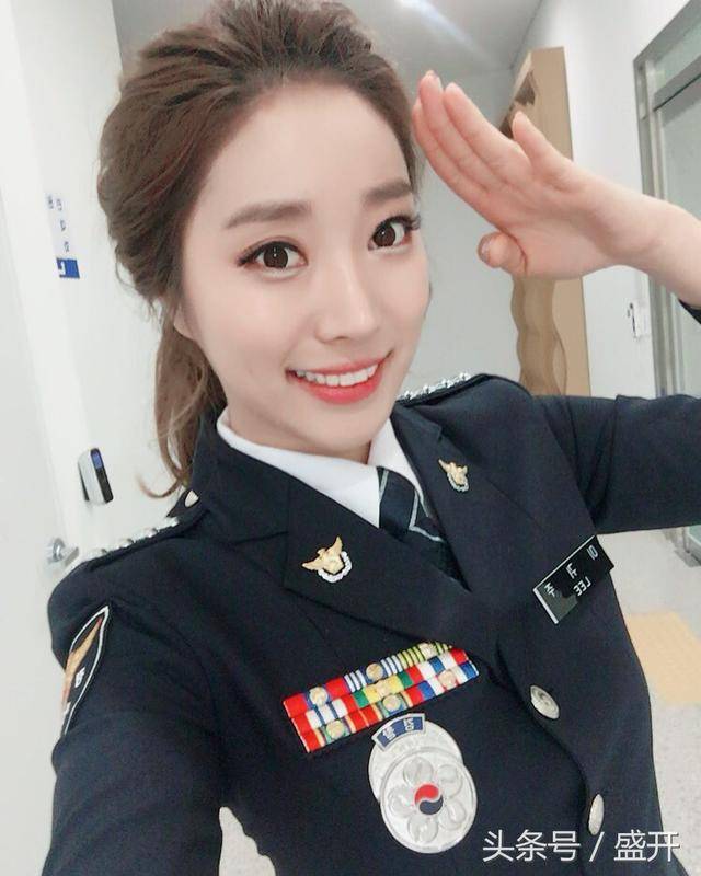 因此性感与美丽与这里应该五官,而一位韩国女警的照片让我们对这个
