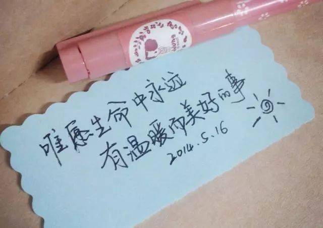 21条个性签名句子,没人心疼,也要坚强;没人欣赏,也要芬芳