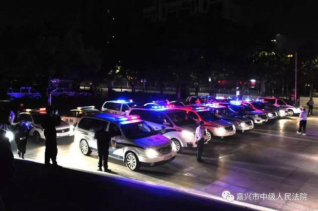 昨天凌晨,嘉兴一大波“老赖”在被窝里被突袭抓捕