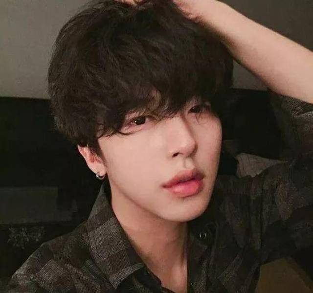 抖音里面小哥哥最常见的四种发型,都是最流行的小奶狗头哦