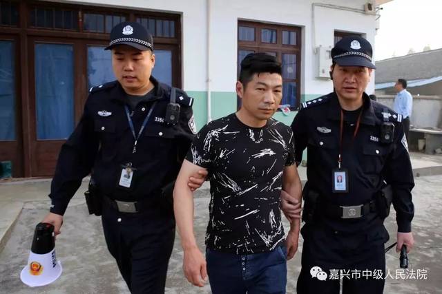 昨天凌晨,嘉兴一大波“老赖”在被窝里被突袭抓捕