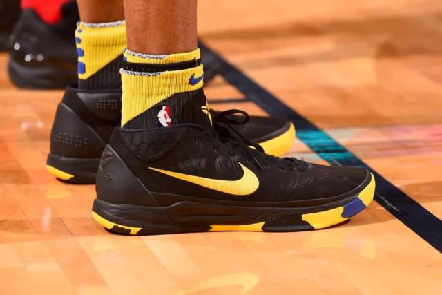 andre iguodala 的 nike kobe a.d. pe