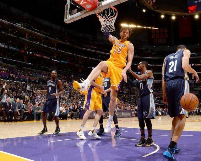 nba现役站立摸高狂人,一人达3米,每一位都能站着抓框!