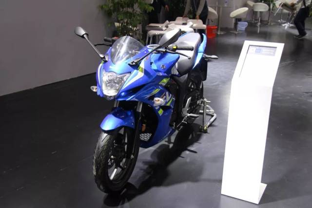 gixxer sf150 随着gsx250r的成功,这次济南铃木轻骑带来了gixxer sf