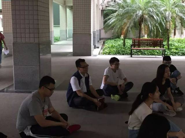 学校团委副书记许泽浩参加应用数学学院团支部主题团日活动,共迎青年