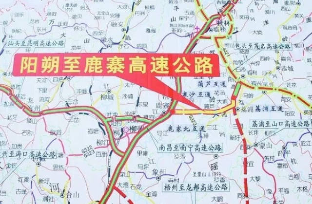 是连接桂林市阳朔县和柳州市鹿寨县的高速公路项目,也是广西第一个由图片
