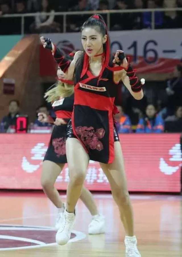 cba拉拉队美女大秀美腿, 选拨标准: 颜值第1, 舞蹈第2