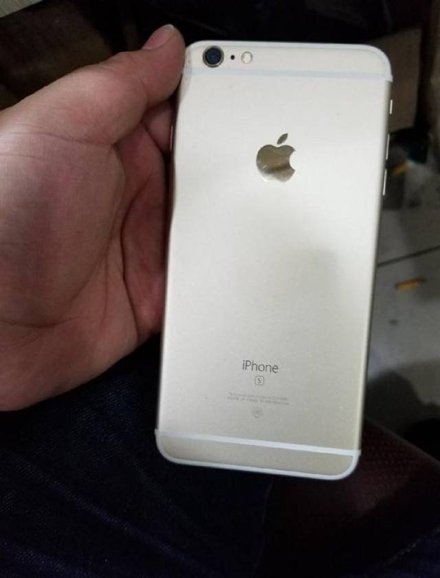 背面可以看到这是金色的iphone6splus,也没有出现氧化磕碰等问题.