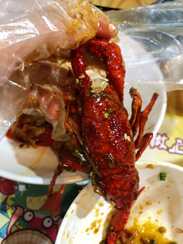 立夏了,吃货的世界里当然要去吃小龙虾了,看看这次的龙虾三吃