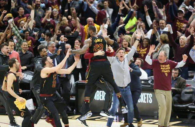 詹姆斯绝杀居然选择自己最不熟悉的投篮方式,