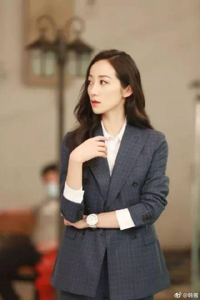 比起蔡徐坤,我更想pick这位35岁的"花瓶"女演员