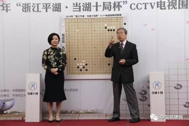 著名国手华以刚,仇丹云在央视直播讲解对局进程.