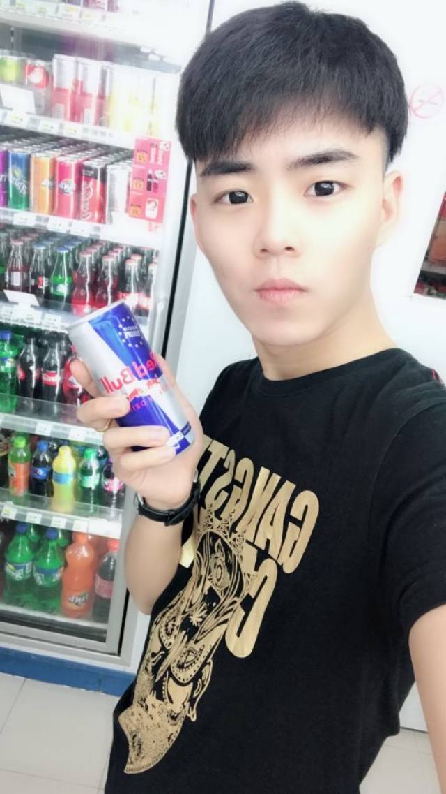 来自天悦华音签约旗下的艺人mc深七,中国内陆原创歌手,擅长另类词曲