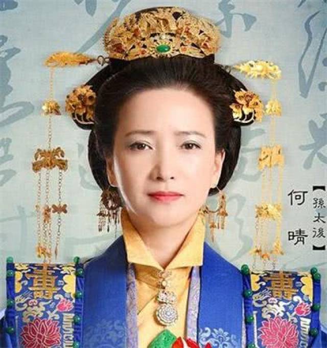 1964年出生的何晴,如今已经53岁了,却依旧美艳如旧,可谓是最美的太后!