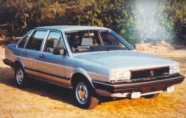 1987年 第1万5千辆桑塔纳下线.