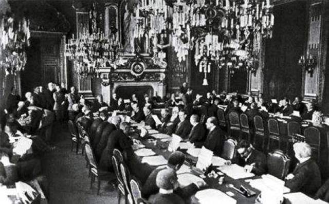 1919年,中国代表在巴黎和会上要求废除不平等条约,另立新约,意义深远