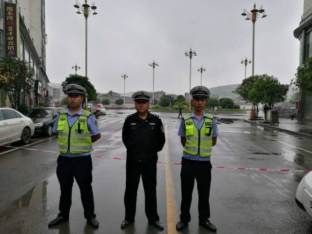 贵州金沙交警全力保畅—沙土镇"红色文化教育活动基地"等称号授牌