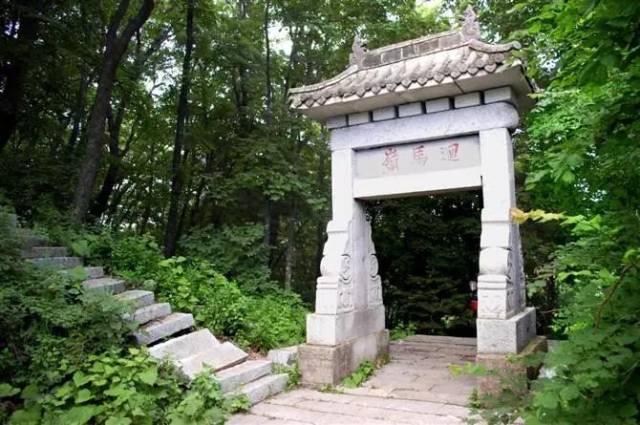 罗通山,素以城古,洞幽,林密,景秀著称,兼有崖险,壁奇,峰俊,石怪之美誉