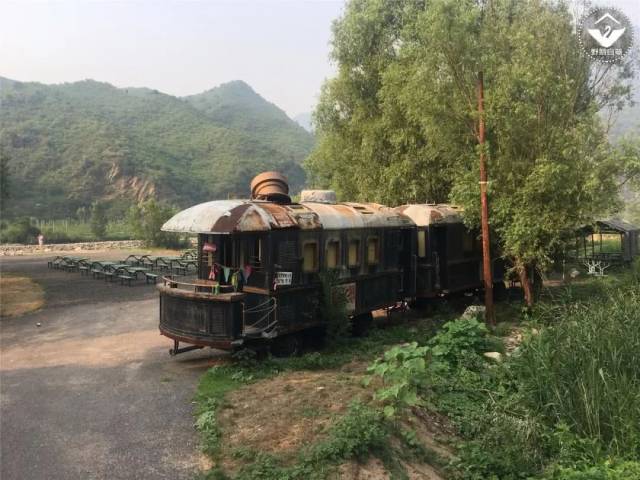 这里还是姜文电影《让子弹飞》的拍摄地,至今仍保留着拍摄时的小火车