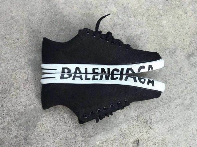 穿上balenciaga巴黎世家18春夏双b小脏鞋做最潮流的人