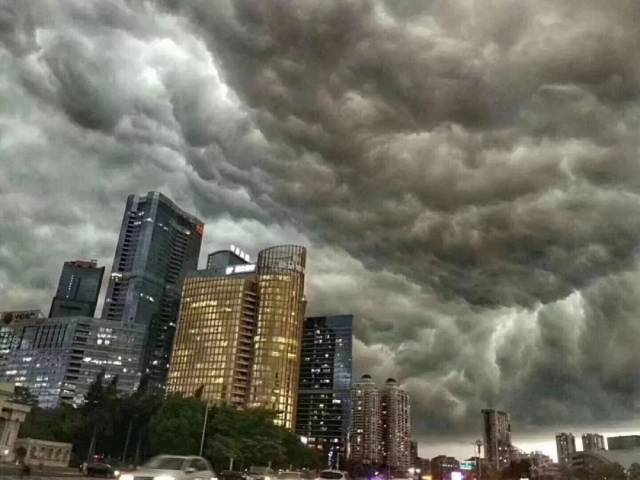 一次暴风雨,引引爆广州区朋友圈摄影 p图大赛,这小猪佩奇我也是服了!