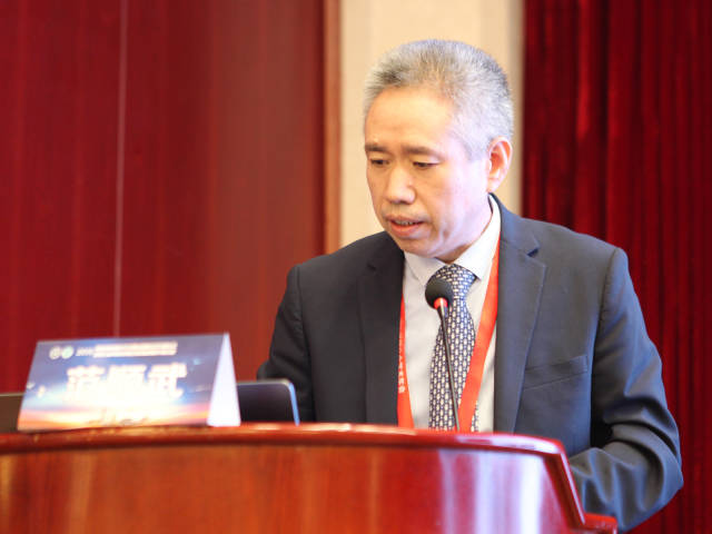浙江大学医学院附属邵逸夫医院范顺武教授做《olif在腰椎退行性疾病