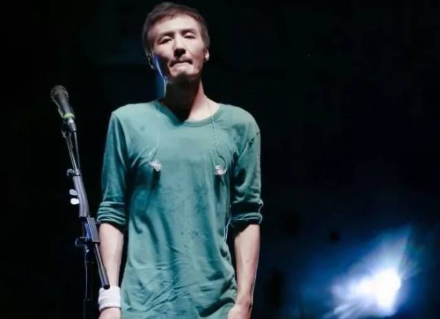 朴树唱《送别》现场大哭 这一版不仅唱出了离别时淡淡的感伤和无