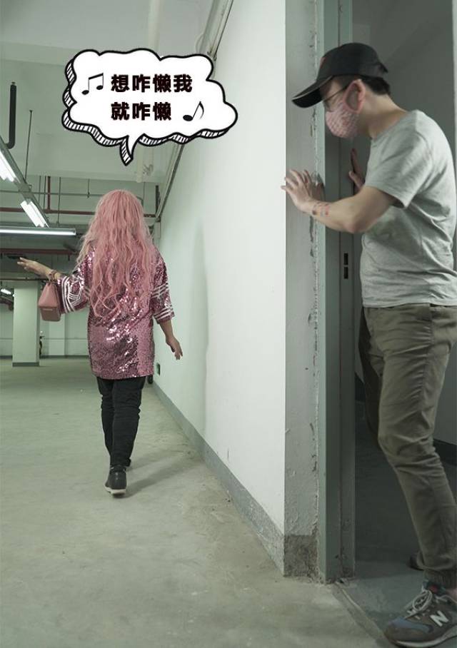 在地下停车库,我被人袭胸了.
