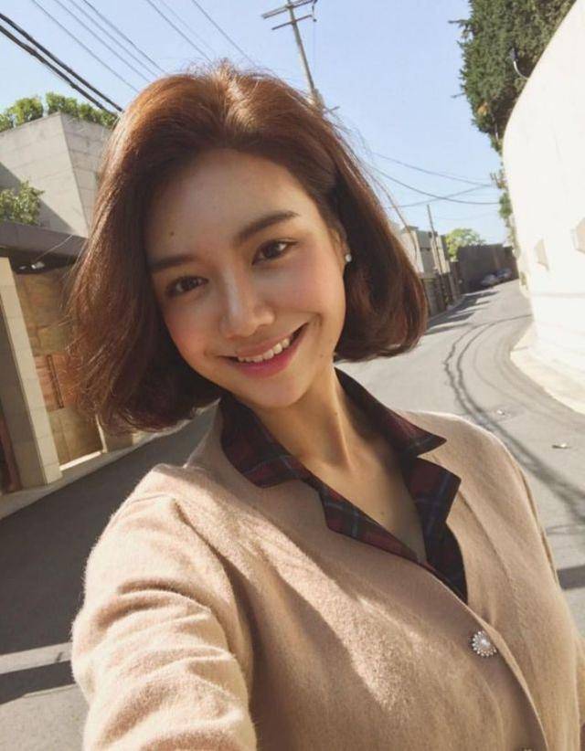 韩国女子因长相酷似Angelababy而走红,拥有13