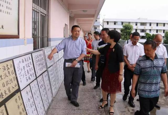 攀枝花市人民政府副市长马晓凤对平地镇中心学校教育工作进行调研