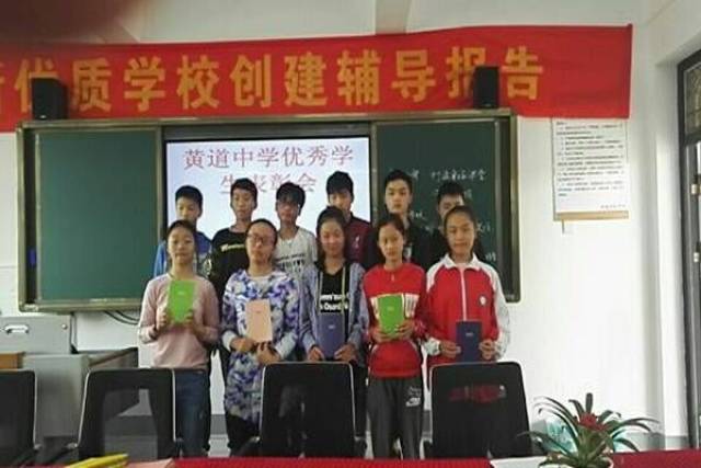 陈良俊校长首先作了致词,勉励同学们刻苦学,遵守校纪校规,热爱学校
