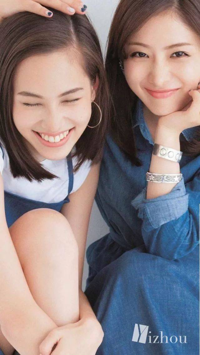 此前俩人一直都是平分秋色,都是有个人特色的美女代表.