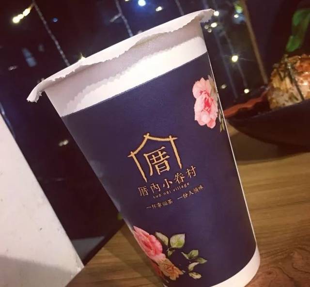从台湾ctrl v到广州的奶茶,杯身设计也很漂亮,喜鹊牡丹中国风.