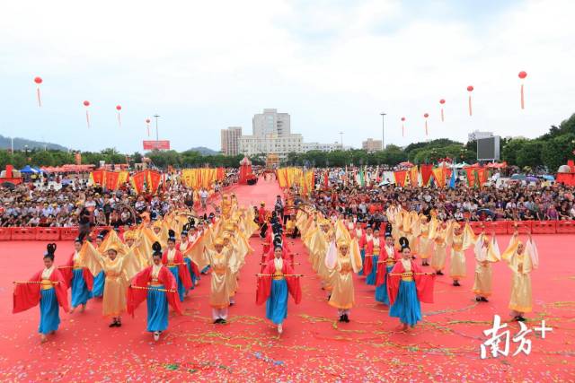 热闹非凡!汕尾城区举办妈祖文化旅游节,3万人现场围观