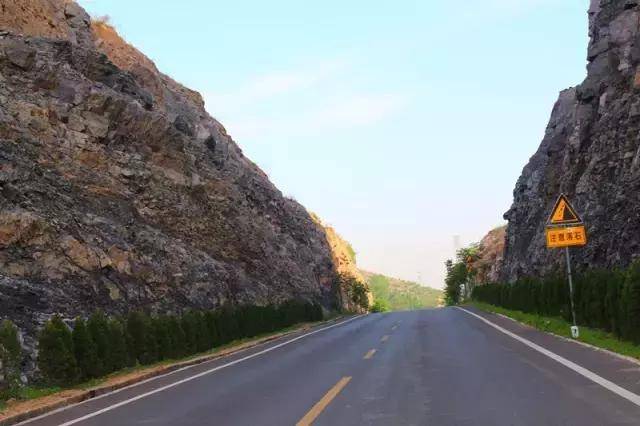 郑州最美公路详细路标,约过南山旅游通道, 才算来巩义