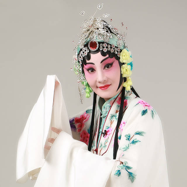 杨钰莹,刘晓庆,徐帆等女星跨界饰演京剧青衣花旦,谁的