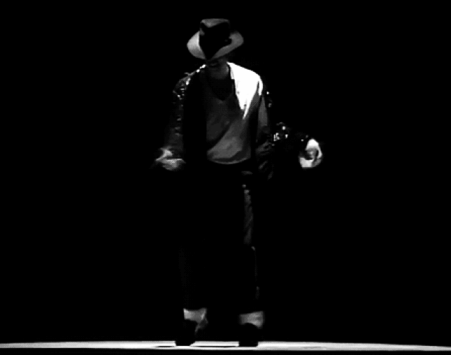 跳街舞就跳,干嘛老扔毛巾?