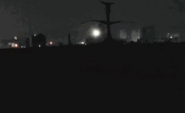昏暗,当时警察拍视频时为了不激怒跳楼者,所以就没开灯(画面略暗,见谅