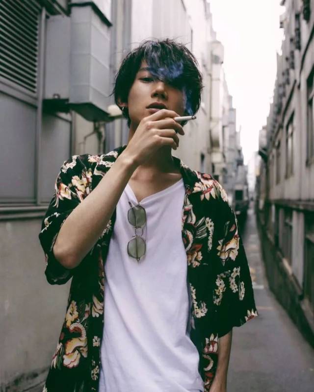 这就是你们说的"痞帅男生"吧!