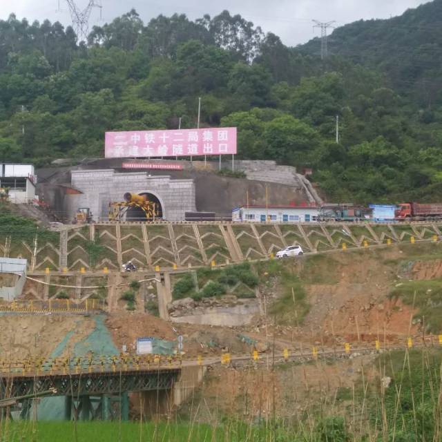 △中铁十二局承建的大岭隧道