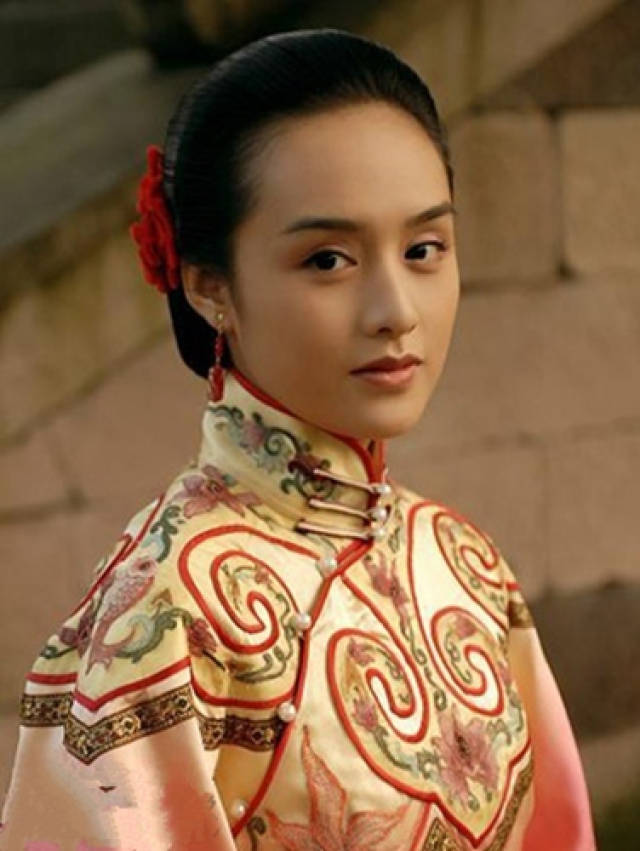 此外,饶敏莉还在谍战剧《血色迷雾》中饰演"紫玉".