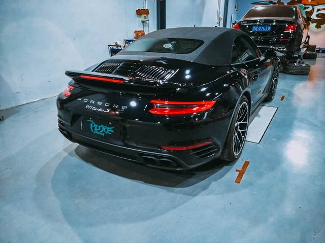 3秒破百的保时捷911 turbo s敞篷版实车